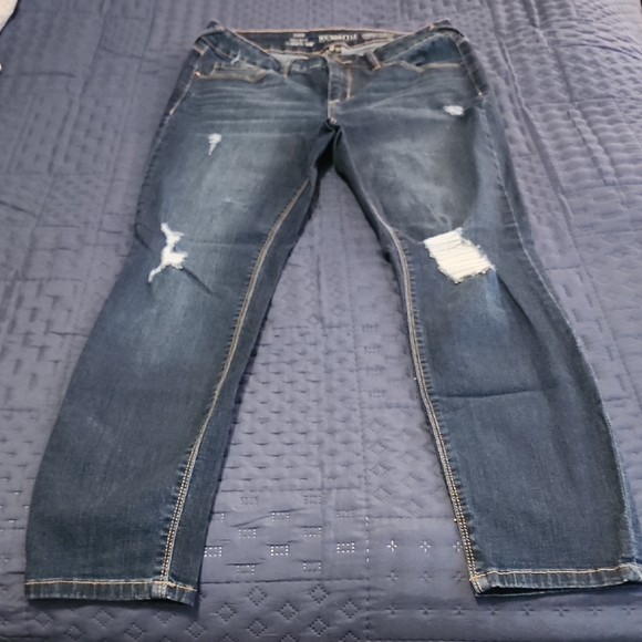 EUC SOUNDSTYLE SLUMMIMG DESTRUCTED ANKLE SKINNY JEANS - Picture 1 of 3
